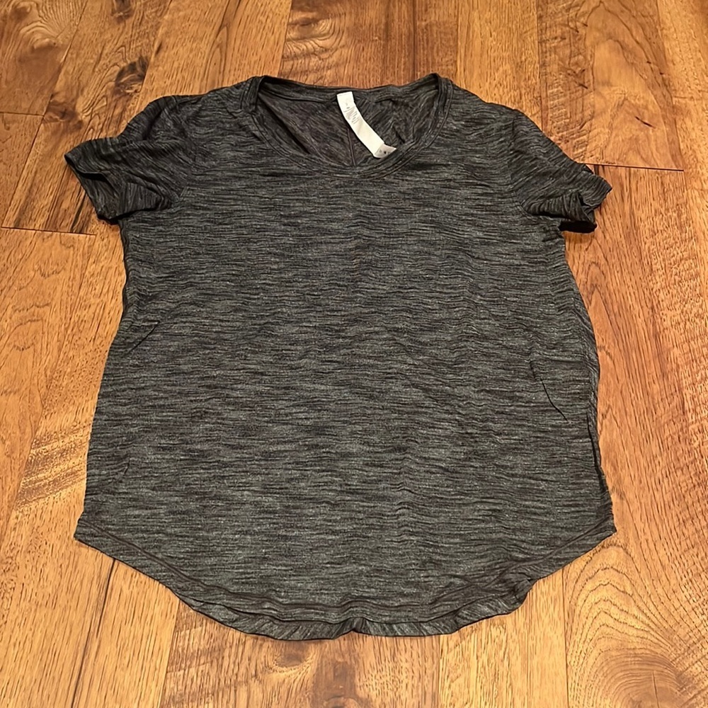 Lululemon Woman’s Grey Short Sleeve Tee Size 2